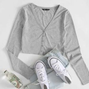 Grey crop long sleeved button down shirt!